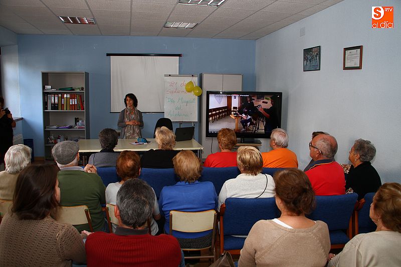 Foto 4 - El centro de terapias de Linares de Riofrío celebra el Día Mundial del Alzheimer