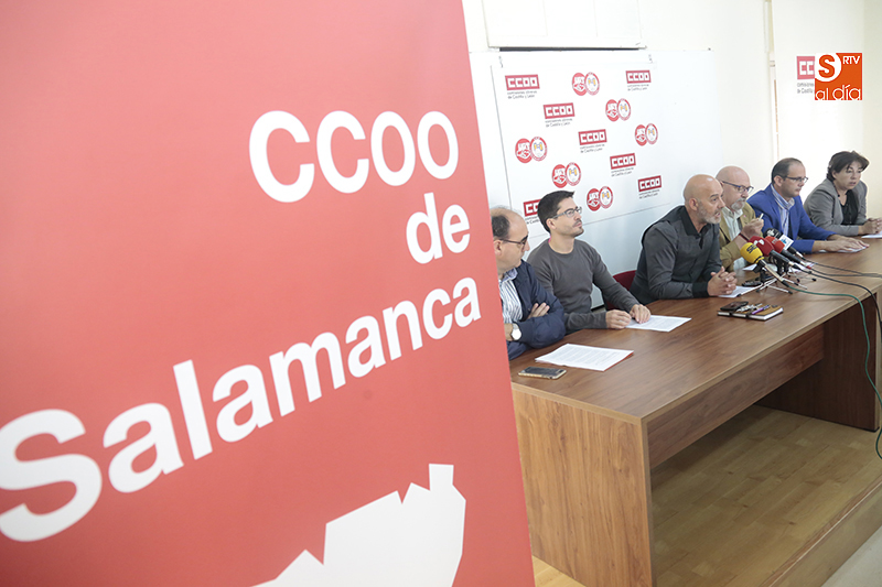 Representantes de CCOO, UGT y de los partidos políticos de la Diputación. Foto: Alejandro López