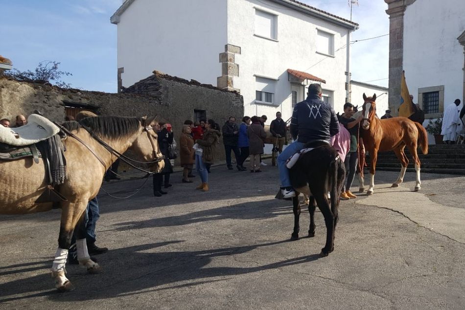 Foto 2 - La Asociación de Cazadores ejerce la mayordomía de San Antón en Saucelle