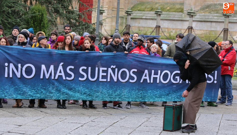 	Manifestación por los derechos de los refugiados en la plaza de Anaya / Foto de Alberto Martín