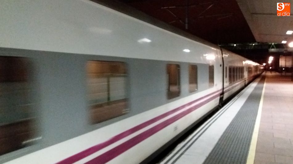 Sud Express partiendo de la estación de Vialia de Salamanca/ Rep. Gráfico RMG