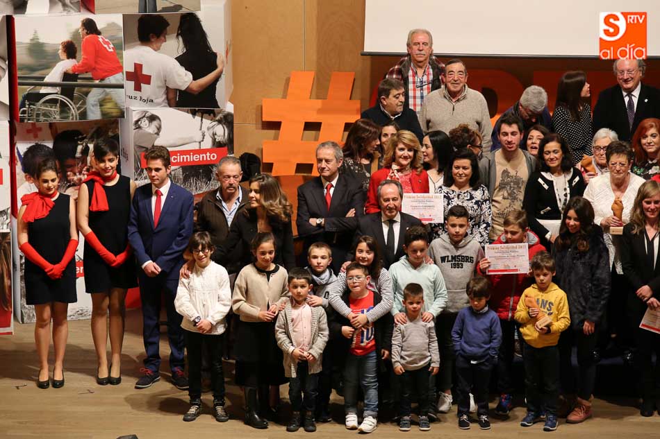 Foto 3 - Magdalena Hernández Mediero se lleva el Premio Solidaridad de Cruz Roja en la edición de 2017