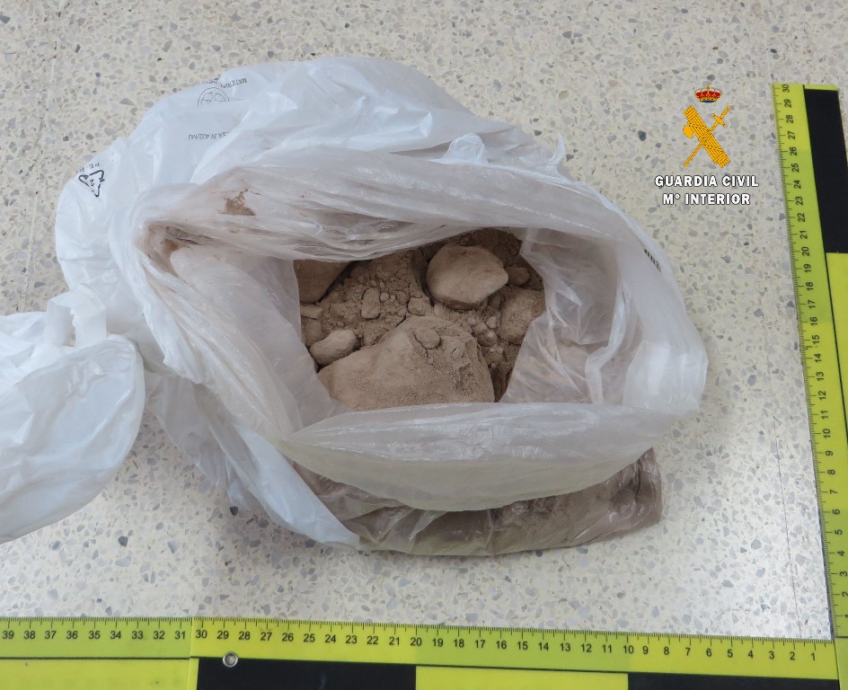 Foto 2 - La Guardia Civil intercepta a cuatro personas que llevaban dos kilos de heroína
