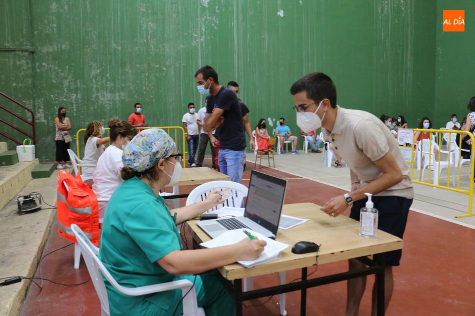 Vacunación masiva de jóvenes en Vitigudino. Foto de archivo