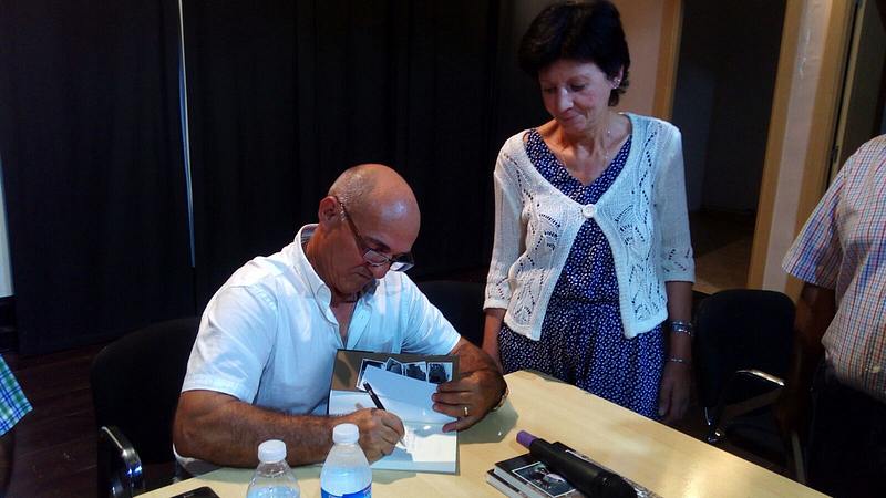 Salvadior Vicente en una presentación de su primer libro en Villarino