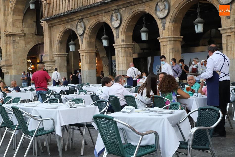 Una de las terrazas de hosteleros en la Plaza Mayor. Foto de archivo