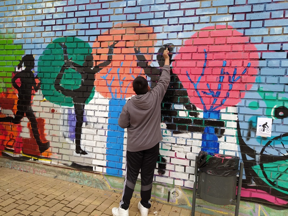 Foto 2 - Grafitis que borran murales artísticos 