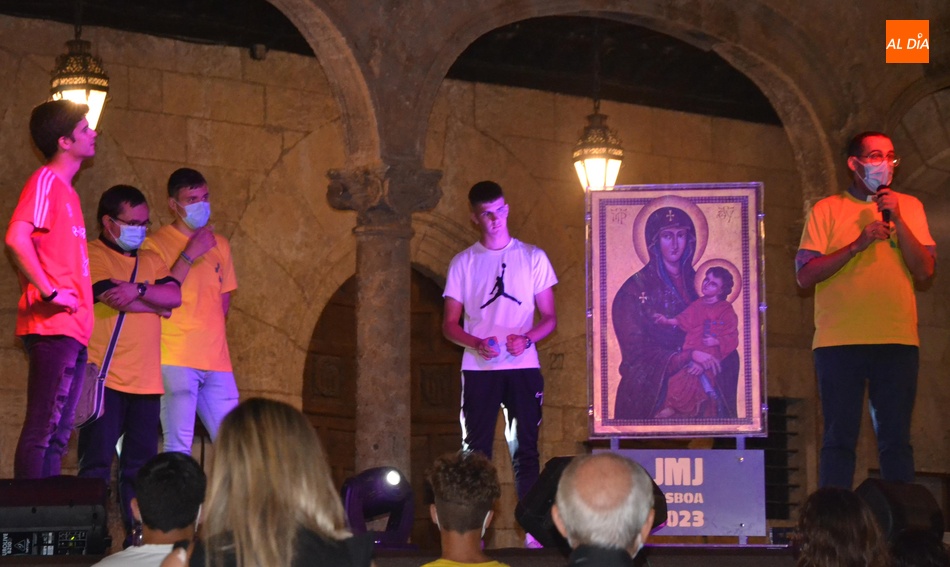 Foto 6 - El concierto-testimonio del rapero cristiano Grilex, culmen de la bienvenida a la Cruz de los...