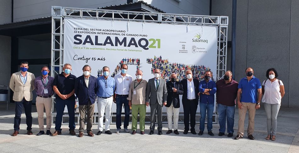 Firmantes del manifiesto a favor del sector primario, la ganadería y el sector cárnico promovido por la Diputación de Salamanca