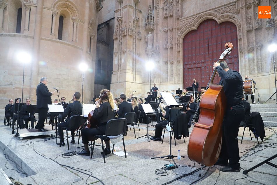 La Banda Municipal de Música ofreció su concierto en el Patio Chico - Fotos: Lydia González