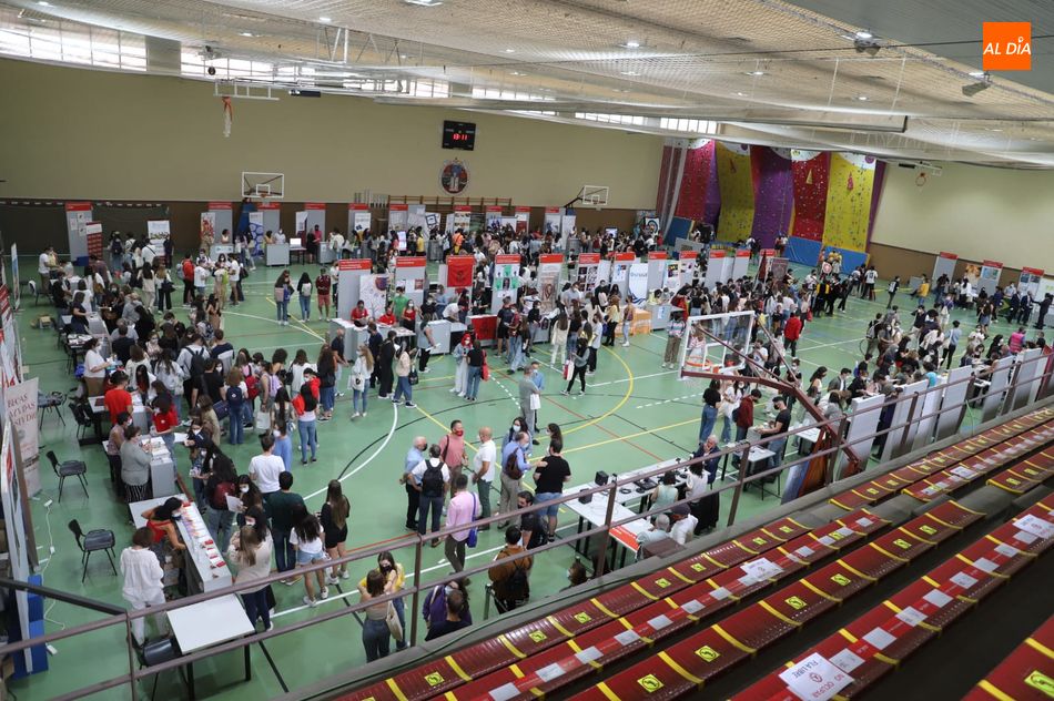 Foto 3 - La Feria de Bienvenida de la USAL recibe a los nuevos alumnos en el campus de Salamanca
