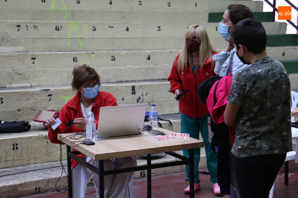 Foto 6 - Más de 600 personas reciben la vacuna covid este martes en Vitigudino