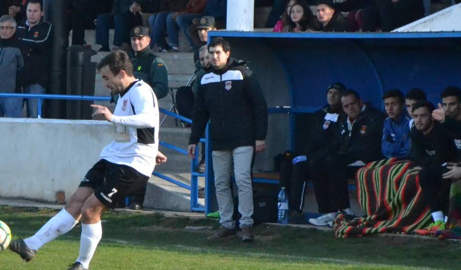 Foto 1 - El Ciudad Rodrigo CF trae de vuelta a Dani Romo para coger las riendas del primer equipo