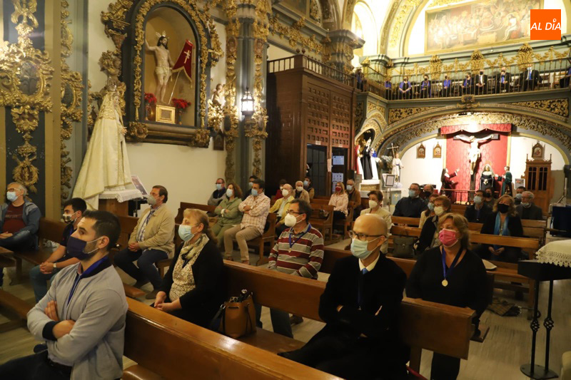 Foto 3 - Numerosos fieles participan en la XVI Exaltación de la Cruz