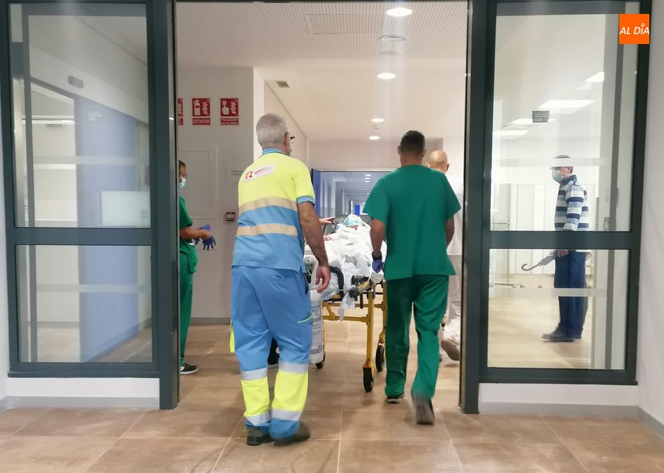 Entrada para pacientes del nuevo Hospital Universitario de Salamanca