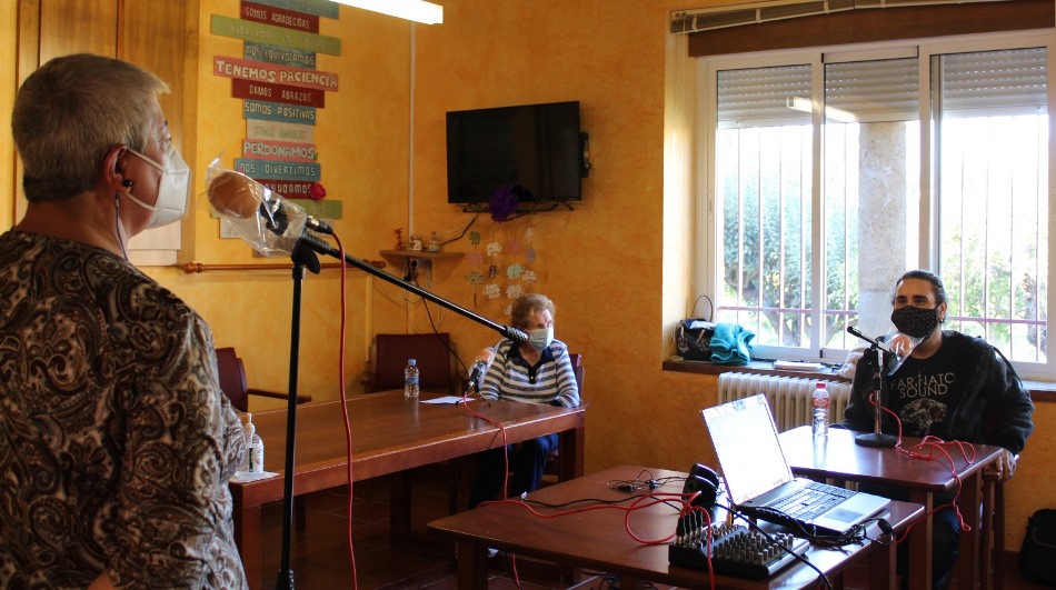 Foto 3 - Las integrantes de El Puente Radio entrevistan a Sergio Cardoso