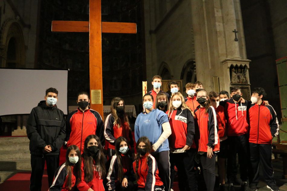 Foto 5 - Más de 400 estudiantes reciben en Salamanca los símbolos religiosos de la JMJ 2023