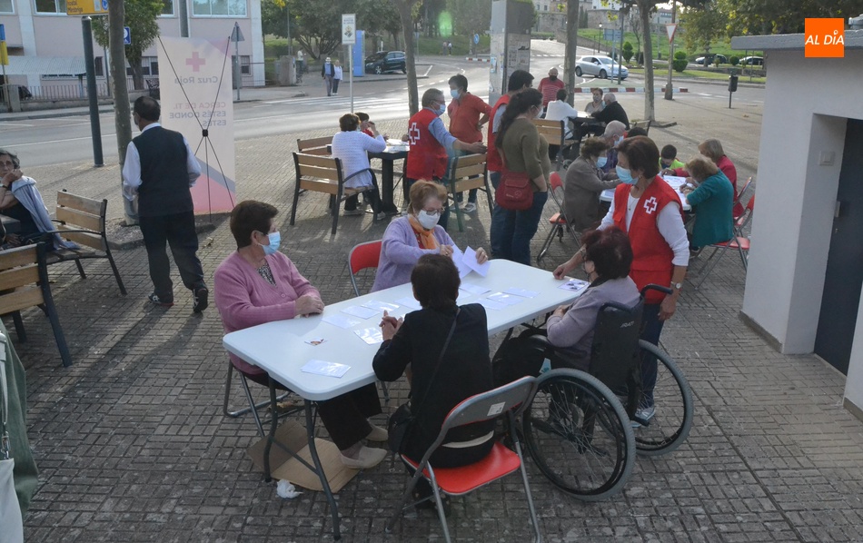 Foto 5 - Cruz Roja reúne a niños y mayores para celebrar jugando el Día Internacional de las Personas de Edad