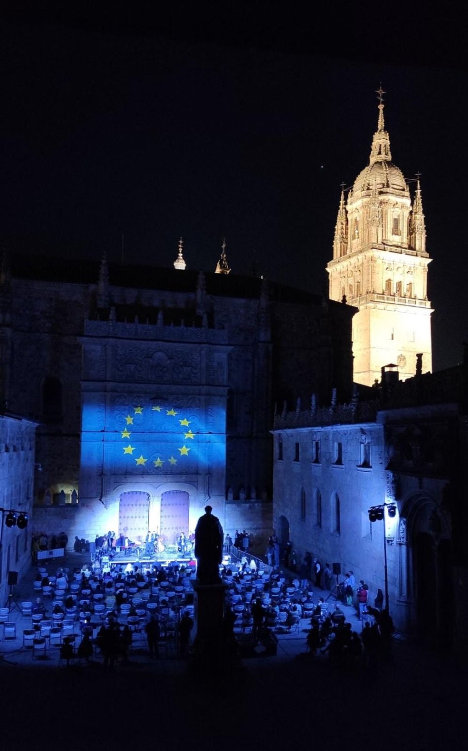 Foto 5 - ?Salamanca ilumina Europa? llena de color la fachada de la Universidad