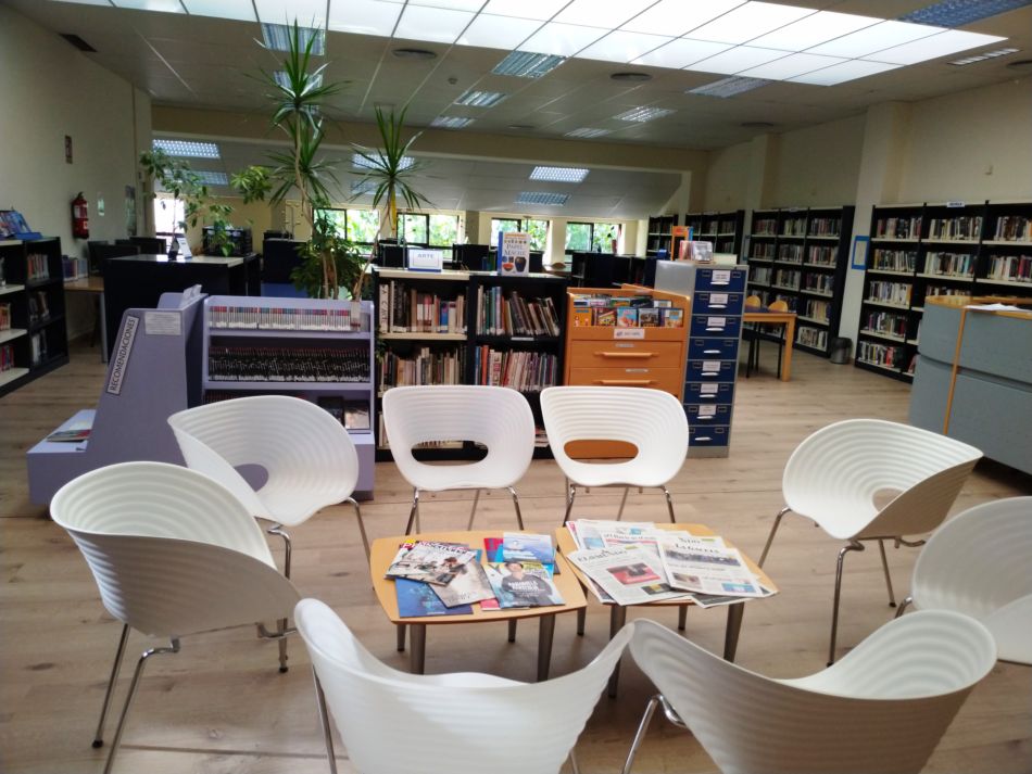 Sala de lectura de la biblioteca - Ayto. de Santa Marta