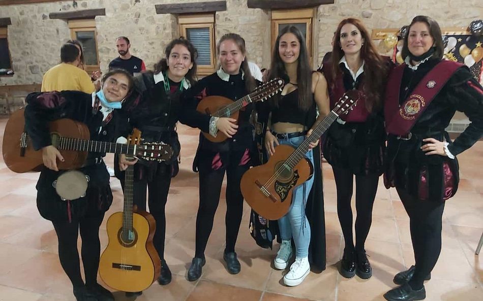 Foto 6 - Laura Rodríguez Cuesta cumple los 18 en Cipérez rodeada de amigos