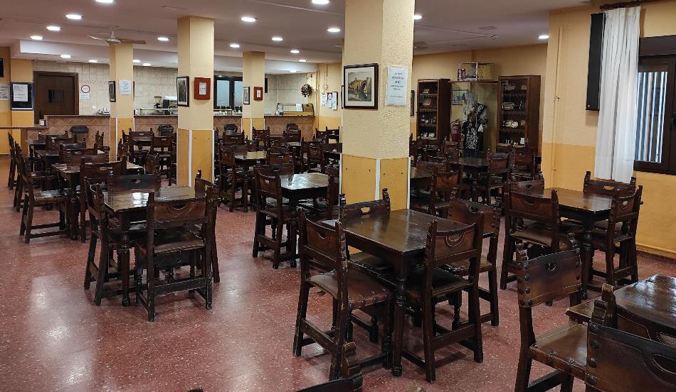 Foto 2 - El Centro de Mayores reabre su cafetería y su servicio de peluquería
