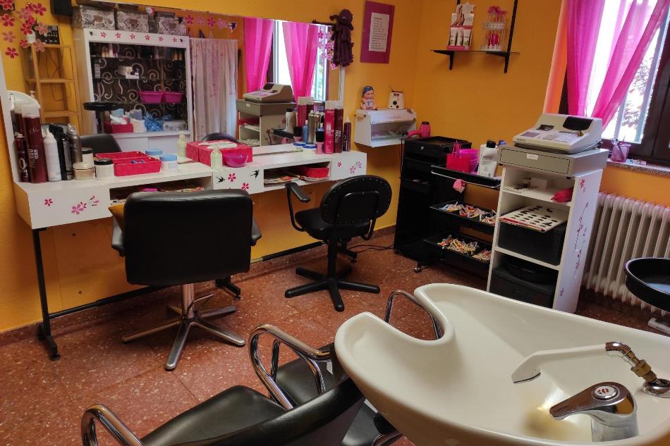 El Centro de Mayores reabre su cafeter&iacute;a y su servicio de peluquer&iacute;a