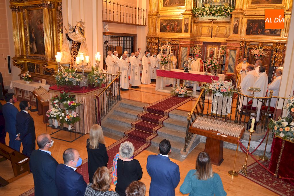 Momento de la eucaristía celebrada en la iglesia de la Anunciación / Pedro Zaballos
