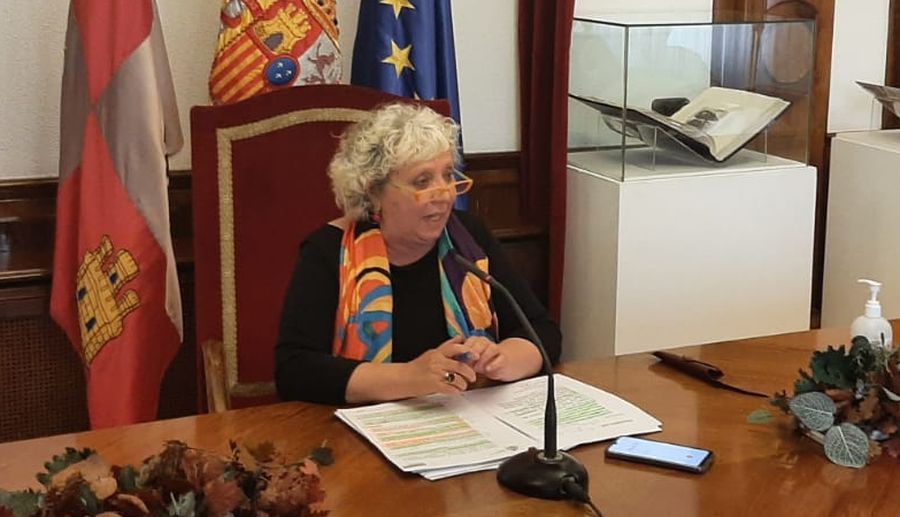 Encarna Pérez, subdelegad del Gobierno de Salamanca, en la rueda de prensa sobre los Presupuestos del Estado
