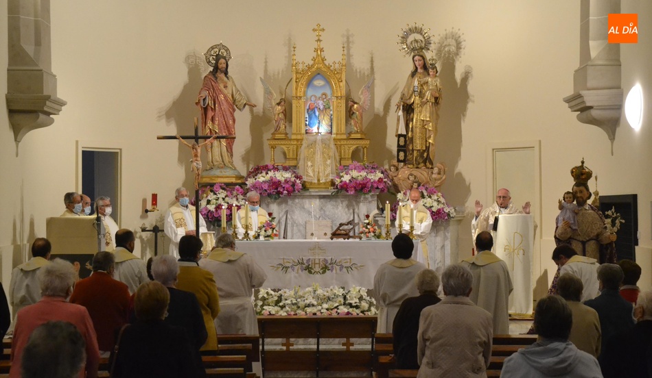 Foto 3 - Amplia asistencia al momento culminante de la celebración de Santa Teresa en las Carmelitas