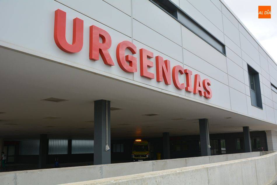 La mujer fue trasladada al Hospital Clínico Universitario de Salamanca - Archivo