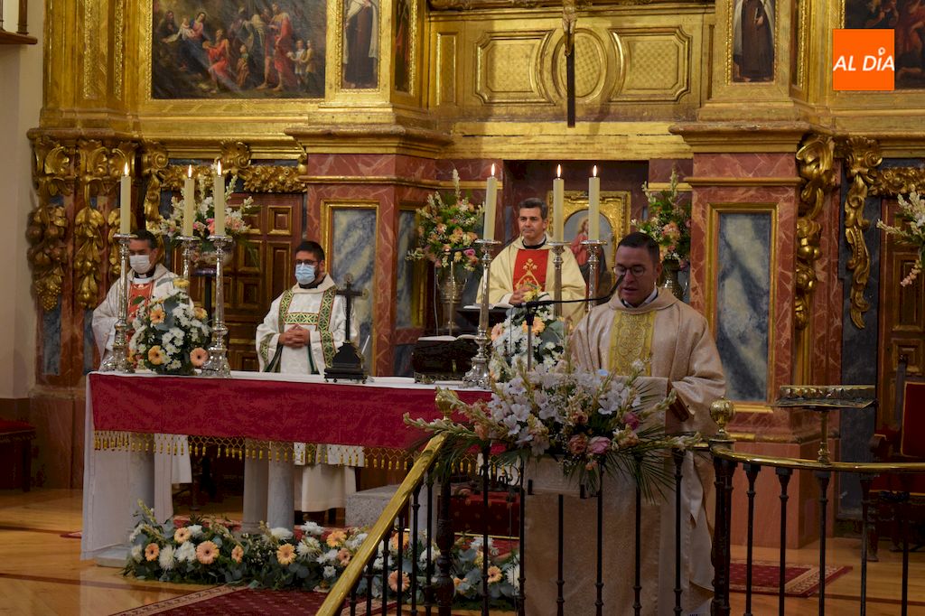 Foto 5 - Antonio Ángel Sánchez, Padre Provincial de los Carmelitas Descalzos, oficia la eucaristía en el Día de la Octava