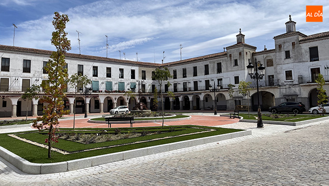 Foto 1 - El Ayuntamiento de Peñaranda convoca a todos los pintores a una reunión para tratar el proyecto de pintando de todas las fachadas en la Plaza Nueva