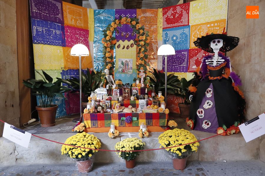 Altar de Día de Muertos que se expone en la Casa de las Conchas. Foto de Guillermo García San Miguel