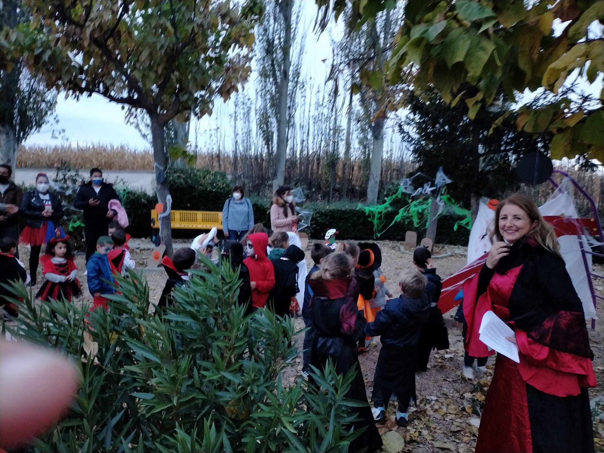 Foto 3 - Divertida jornada de Halloween para los alumnos del colegio Filiberto Villalobos de Babilafuente