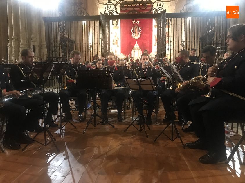 Foto 5 - La Catedral de Salamanca acoge el concierto de la A.M. del Cristo Yacente