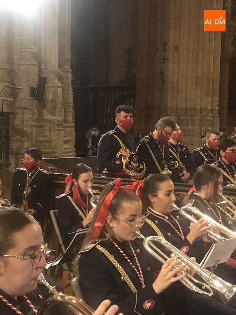 Foto 3 - La Catedral de Salamanca acoge el concierto de la A.M. del Cristo Yacente
