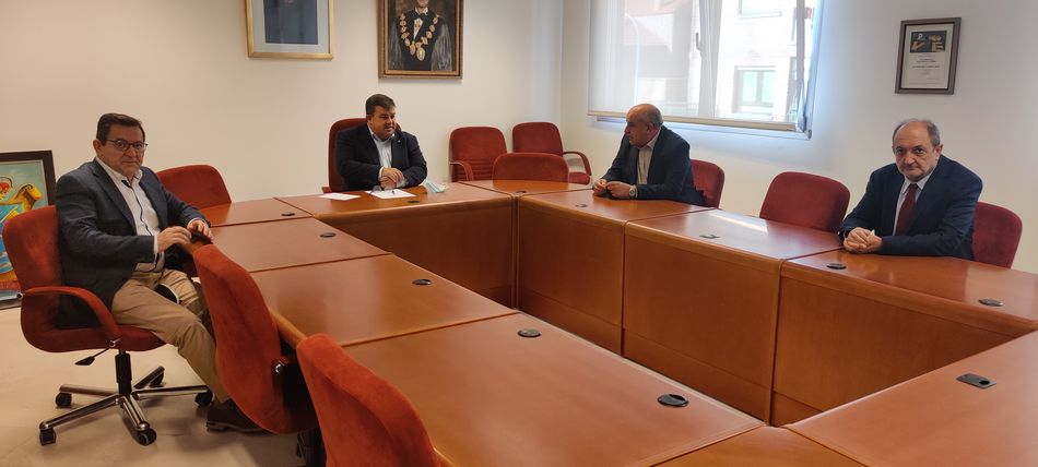Reunión del Ayuntamiento de Santa Marta, a través de la concejalía de Educación, con representantes de la UNED de Zamora