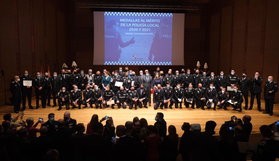 Foto 3 - Cerca de 20 policías locales de Salamanca son conderados por actuaciones heróicas
