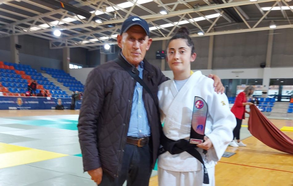 Foto 2 - Carla Mateos García se proclama subcampeona regional de judo senior