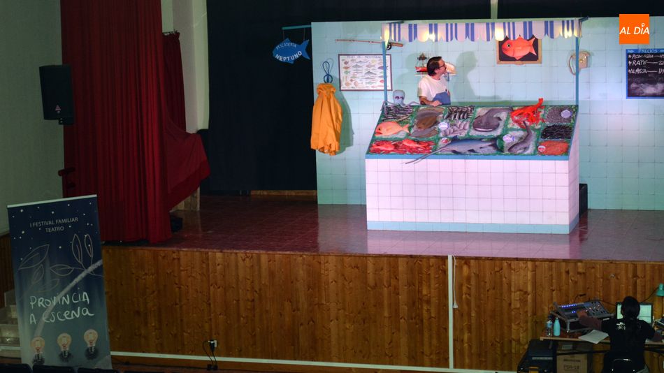 Foto 4 - Kamaru teatro divierte al público de todas las edades en Lumbrales
