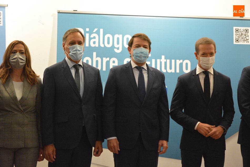 Foto 6 - La fibra ultrarrápida llegará a las 2.200 aulas de la provincia de Salamanca, según anuncia Mañueco
