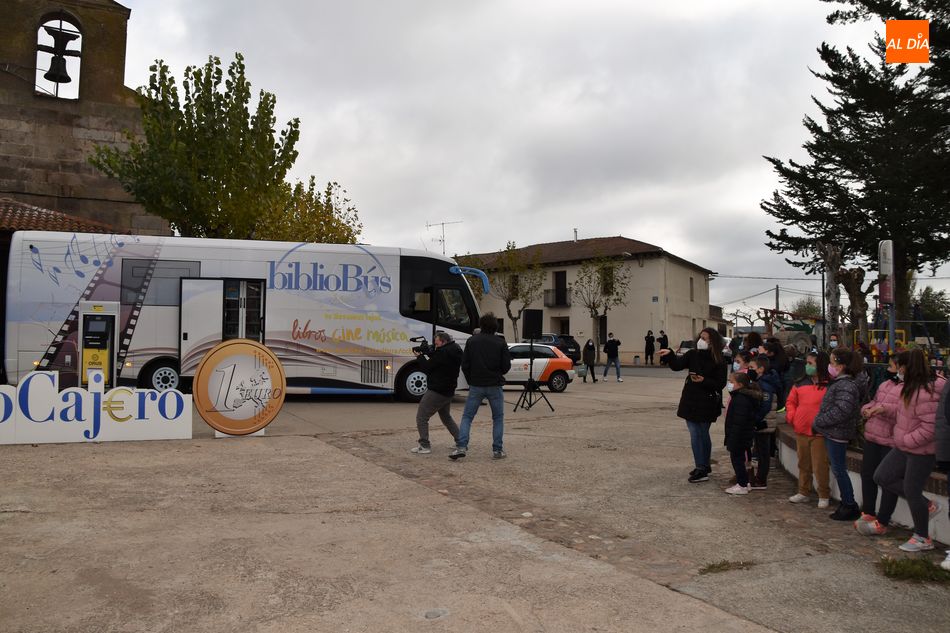Foto 5 -  Puesta en marcha del Bibliocajero para frenar la “desertización financiera” en 130 municipios de Salamanca