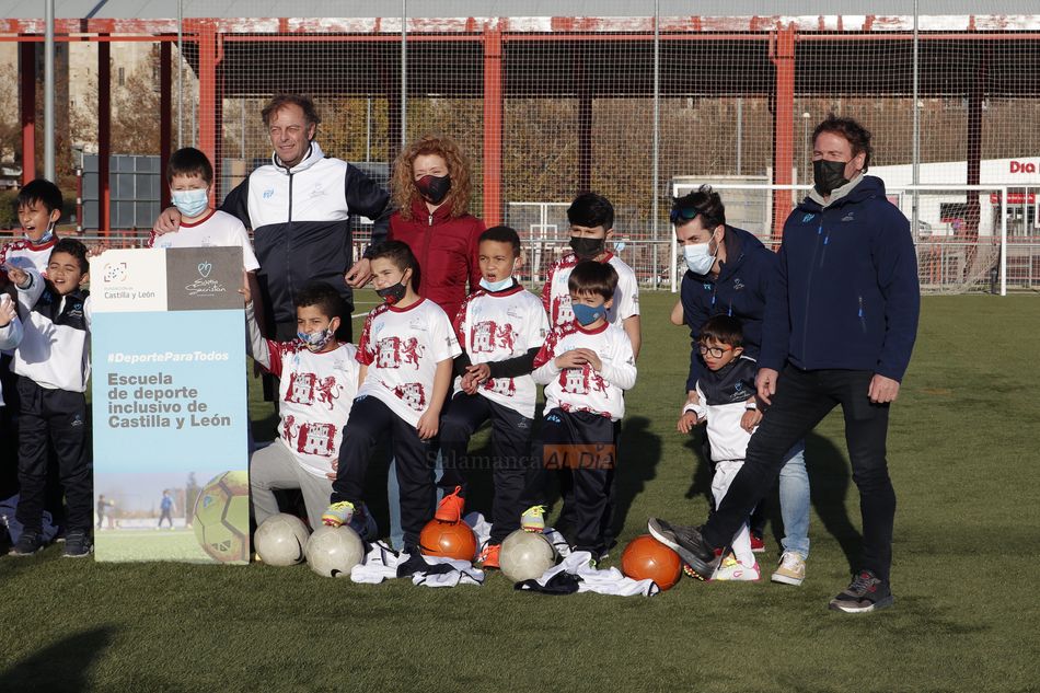 Foto 4 -  Ana Suárez visita al equipo de Salamanca de la Escuela Deportiva Inclusiva de la Fundación Eusebio Sacristán
