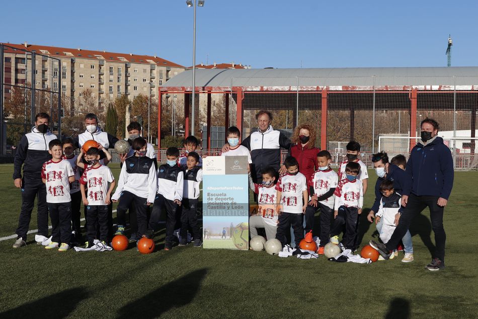 Foto 6 -  Ana Suárez visita al equipo de Salamanca de la Escuela Deportiva Inclusiva de la Fundación Eusebio Sacristán