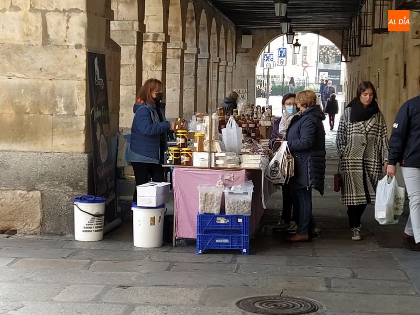 Foto 4 -  Las turroneras de La Alberca ya ofrecen sus productos en la Plaza Mayor
