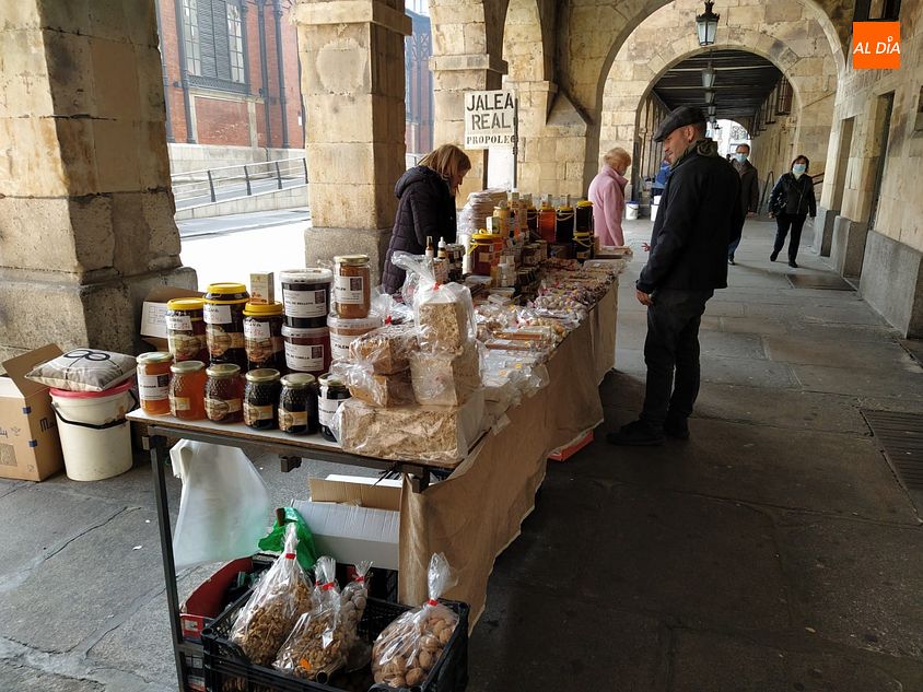Foto 3 -  Las turroneras de La Alberca ya ofrecen sus productos en la Plaza Mayor