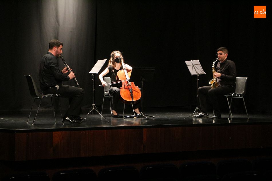 Los profesores de la Escuela de Música de Guijuelo en la actuación - KR