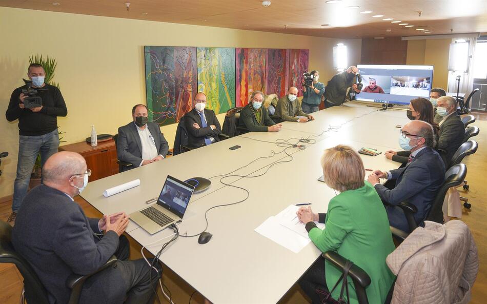 Reunión de Igea con responsables de diferentes sectores para abordar la evolución de la pandemia. Foto: EP