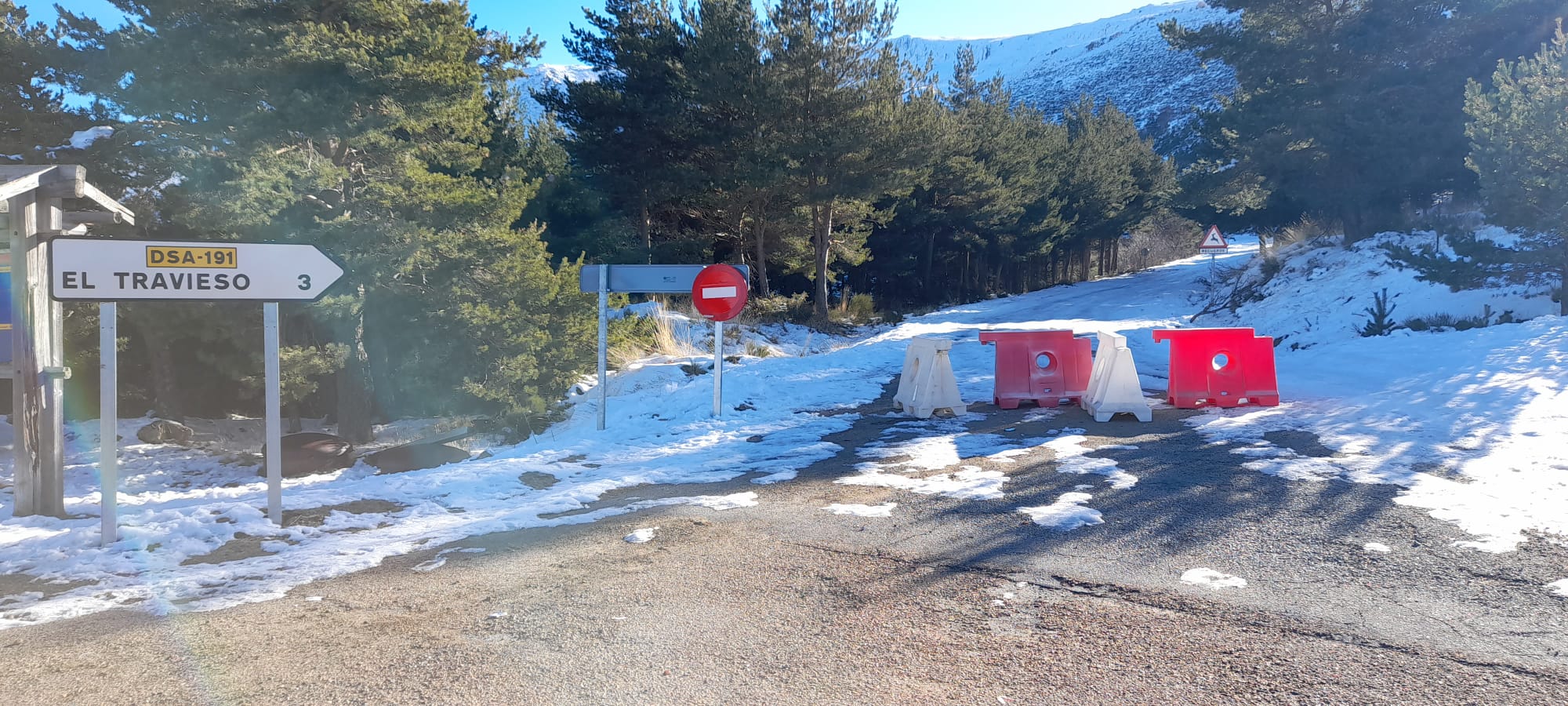 Foto 2 - El nuevo cierre del acceso al Travieso provoca las quejas de los vecinos de Candelario